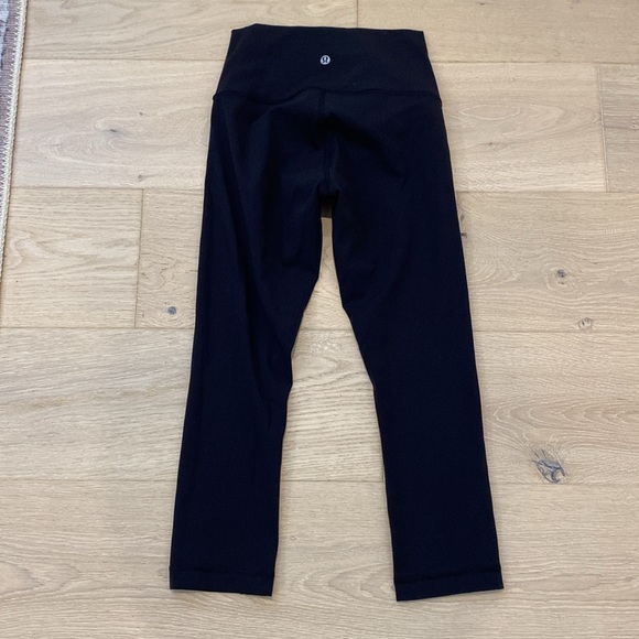 Lululemon cropped light weight tights. - Picture 4 of 4